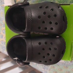 Toddler crocs